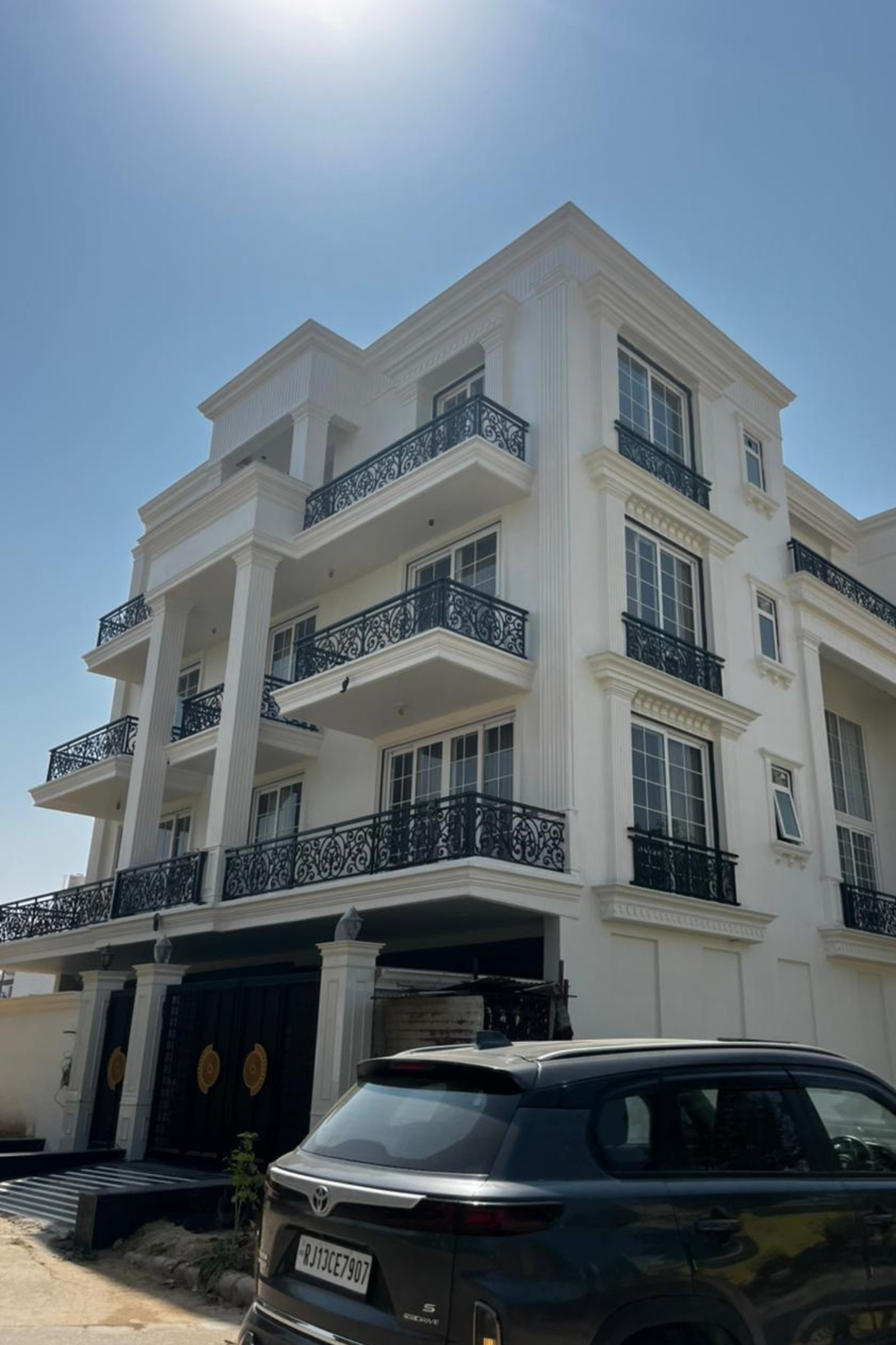 Sector 83 450sqyd private villa